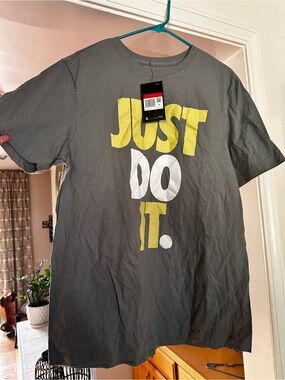 Nike Men’s Gray Short-Sleeve 'Just Do It' Graphic Tee with Yellow & White Print